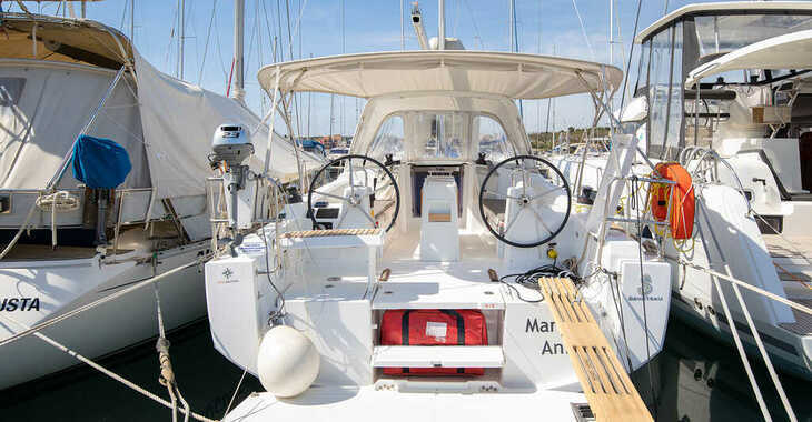 Rent a sailboat in ACI Pomer - Oceanis 35