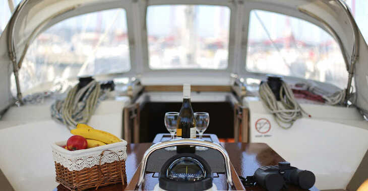 Chartern Sie segelboot in ACI Marina Vodice - Bavaria Cruiser 37 - 3 cab.