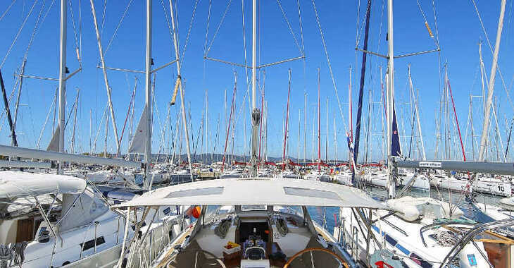 Rent a sailboat in Vodice ACI Marina - Bavaria Cruiser 37 - 3 cab.