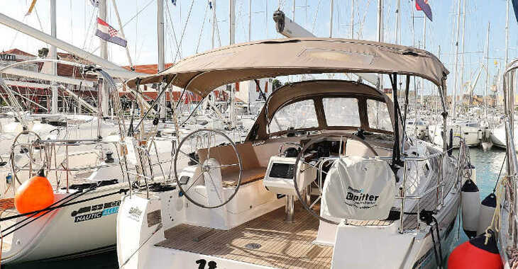 Rent a sailboat in ACI Jezera - Bavaria Cruiser 37 - 3 cab.