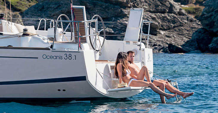 Rent a sailboat in Marina de Dénia - Beneteau Oceanis 38.1