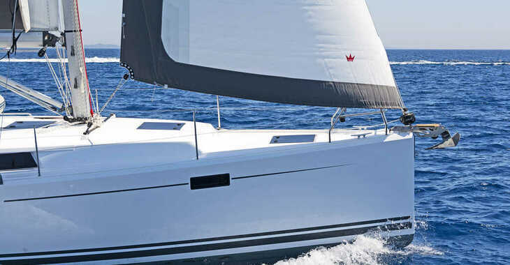 Rent a sailboat in Lavrion Marina - Hanse 385