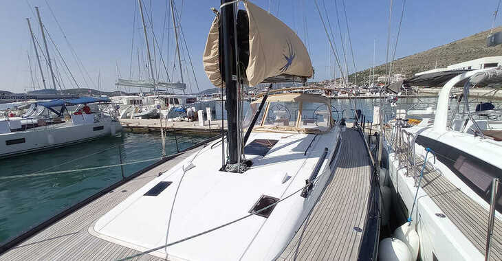 Chartern Sie segelboot in Marina Baotić - First 53 - 3 + 1 cab.