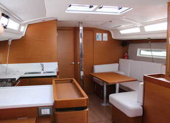 Rent a sailboat in Nidri Marine - Sunsail 44 SO (Classic)