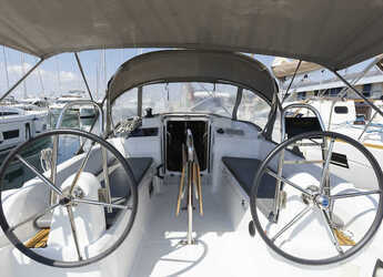 Rent a sailboat in Marina Kastela - Oceanis 30.1