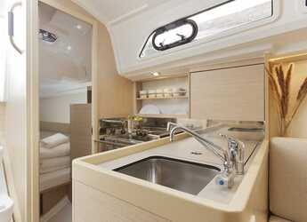 Rent a sailboat in Marina Kastela - Oceanis 30.1
