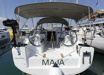 Rent a sailboat in Marina Kastela - Oceanis 30.1