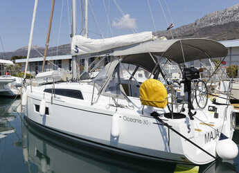Rent a sailboat in Marina Kastela - Oceanis 30.1
