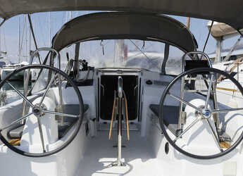 Rent a sailboat in Marina Kastela - Oceanis 30.1