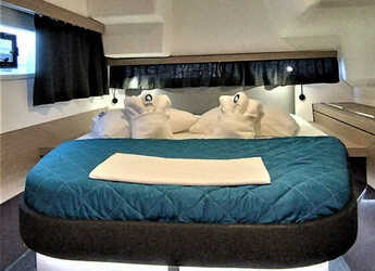 Rent a catamaran in Lavrion Marina - Fountaine Pajot Isla 40 - 4 cab.