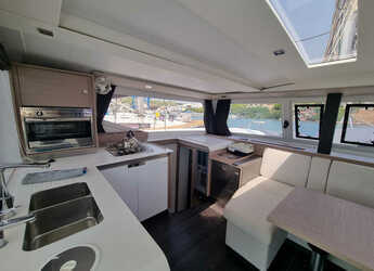 Rent a catamaran in Lavrion Marina - Fountaine Pajot Isla 40 - 4 cab.