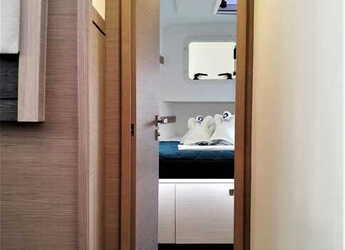 Rent a catamaran in Lavrion Marina - Fountaine Pajot Isla 40 - 4 cab.