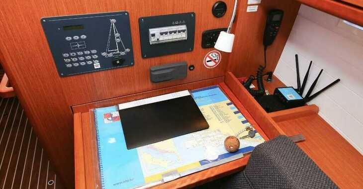Chartern Sie segelboot in Punat - Bavaria Cruiser 37 - 3 cab.