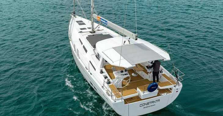 Rent a sailboat in Marine Pirovac - Hanse 588