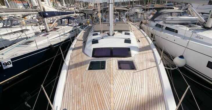 Rent a sailboat in Marina Mandalina - Dufour 530 GL