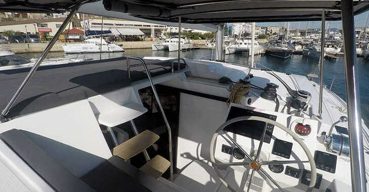 Rent a catamaran in Marina Mandalina - Fountaine Pajot Astréa 42