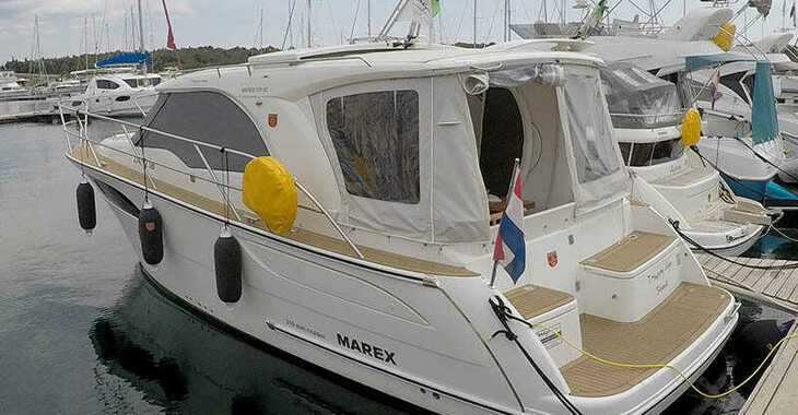 Rent a motorboat in Marina Mandalina - Marex 310 Sun Cruiser