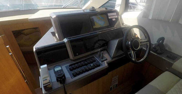 Chartern Sie yacht in Marina Mandalina - Galeon 430 Skydeck