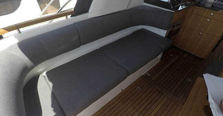 Chartern Sie motorboot in Marina Mandalina - Marex 360 Cabriolet Cruiser