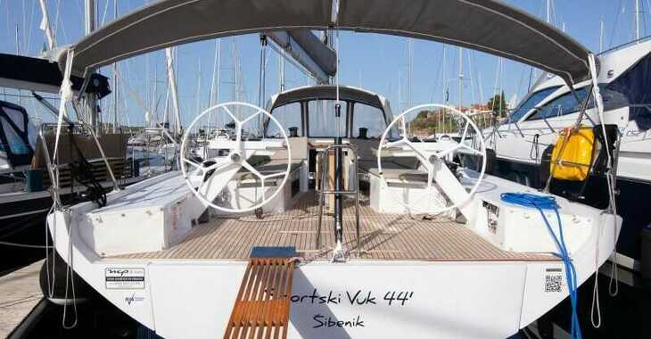 Rent a sailboat in Marina Mandalina - Grand Soleil 44