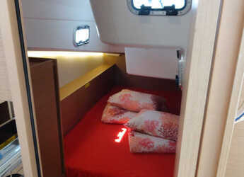 Rent a sailboat in Marina Kastela - Sun Odyssey 380