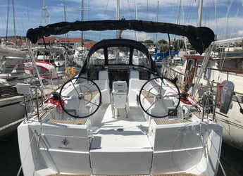 Rent a sailboat in Marine Pirovac - Sun Odyssey 389