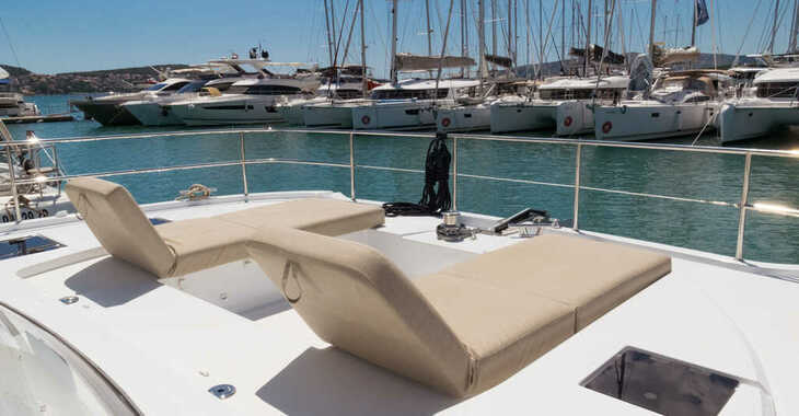 Rent a power catamaran in Marina Baotić - MY5