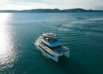 Rent a power catamaran  in Marina Baotić - MY5