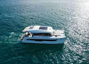 Rent a power catamaran  in Marina Baotić - Fountaine Pajot MY4.S