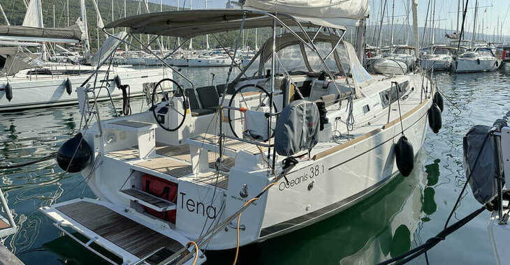 Rent a sailboat in Punat Marina - Oceanis 38.1 7 Personen