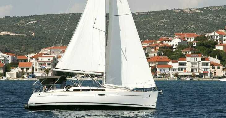 Rent a sailboat in Veruda - Oceanis 34