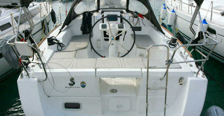 Rent a sailboat in Veruda - Oceanis 34