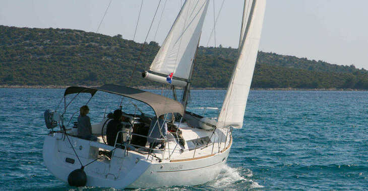 Chartern Sie segelboot in Veruda - Oceanis 34