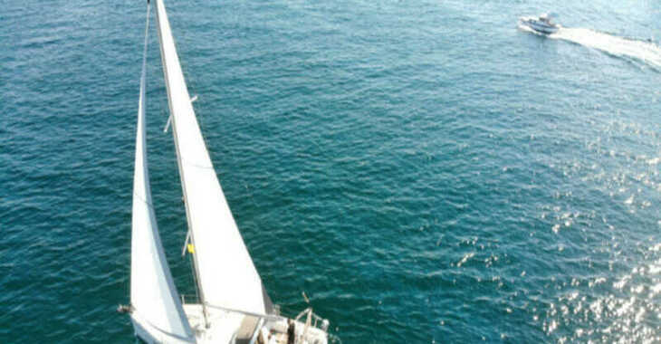 Rent a sailboat in Veruda Marina - Oceanis 38