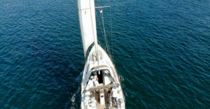Rent a sailboat in Veruda - Oceanis 38