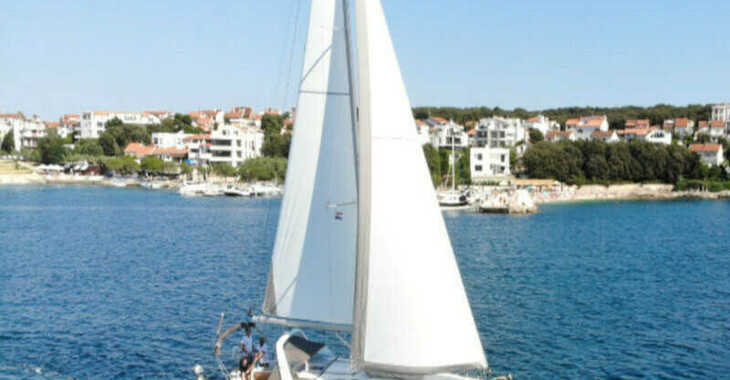 Rent a sailboat in Veruda Marina - Oceanis 38
