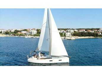 Rent a sailboat in Veruda - Oceanis 38
