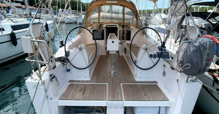 Rent a sailboat in Veruda - Dufour 382 Grand Large - 2 cab