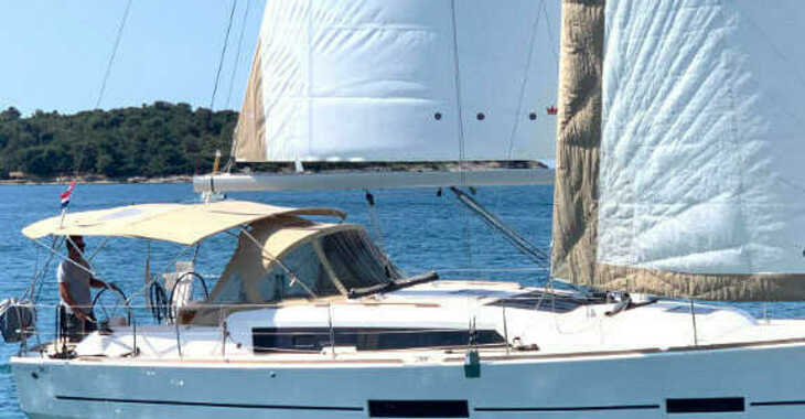 Rent a sailboat in Veruda Marina - Dufour 382 Grand Large - 2 cab