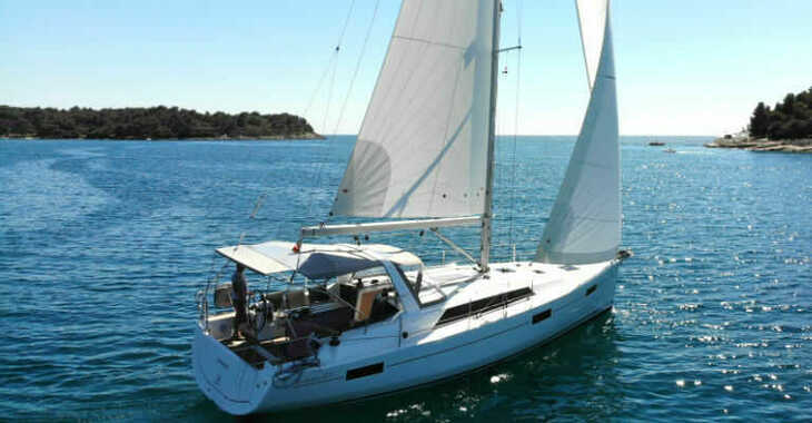 Rent a sailboat in Veruda - Oceanis 41.1
