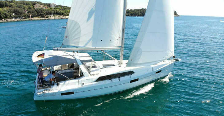Rent a sailboat in Veruda - Oceanis 41.1