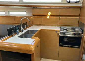 Rent a sailboat in Marina Frapa - Sun Odyssey 409