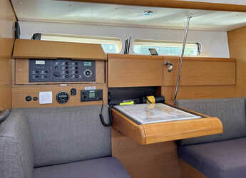 Rent a sailboat in Marina Frapa - Sun Odyssey 409