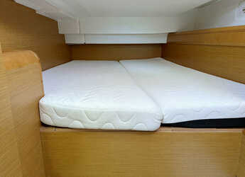 Rent a sailboat in Marina Frapa - Sun Odyssey 409