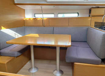 Rent a sailboat in Marina Frapa - Sun Odyssey 409