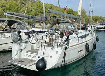 Rent a sailboat in Marina Frapa - Sun Odyssey 409