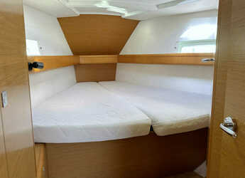 Rent a sailboat in Marina Frapa - Sun Odyssey 409