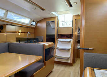 Rent a sailboat in Marina Frapa - Sun Odyssey 409