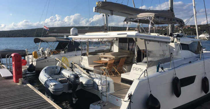 Rent a catamaran in Punat Marina - Lucia 40 - 3 cab