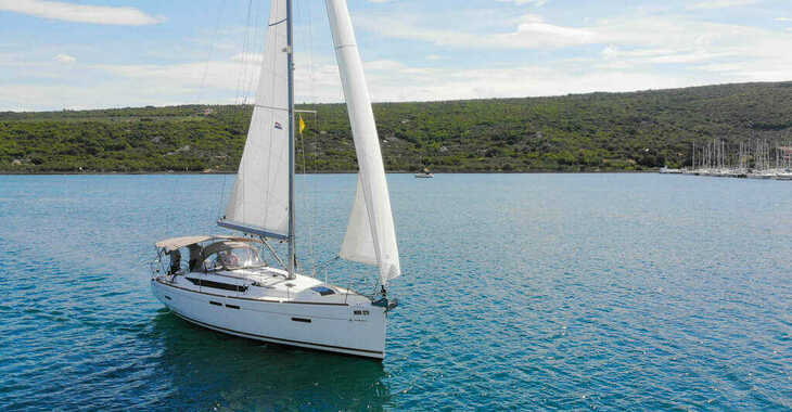 Rent a sailboat in Punat Marina - Sun Odyssey 419